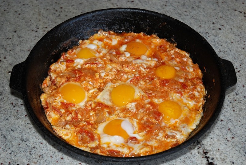 Яичница с помидорами